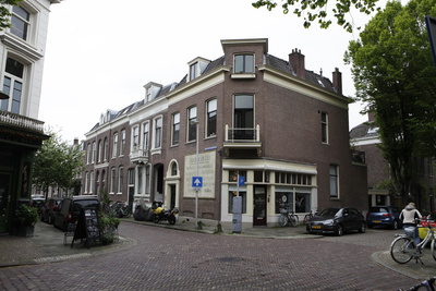 903176 Gezicht op het hoekpand Maliestraat 18 te Utrecht, met links de Mgr. van de Weteringstraat (nrs. 120 -lager).